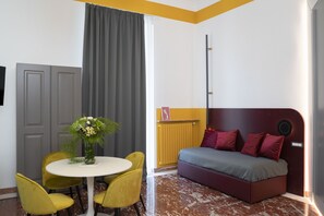 Suíte estúdio júnior | Lençóis italianos Frette, roupas de cama premium, edredons de pluma