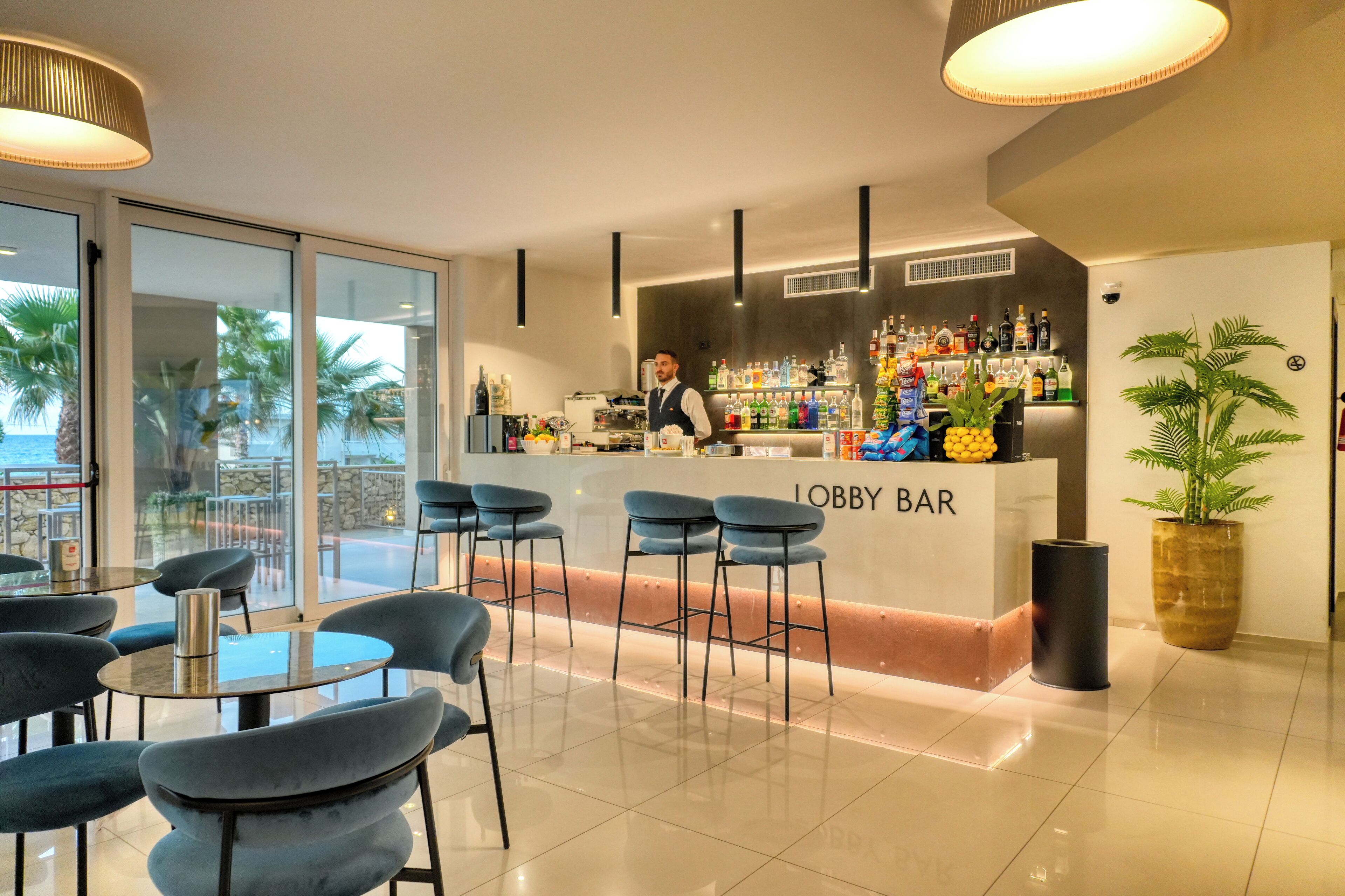 2 bars/lounges, poolside bar, beach bar