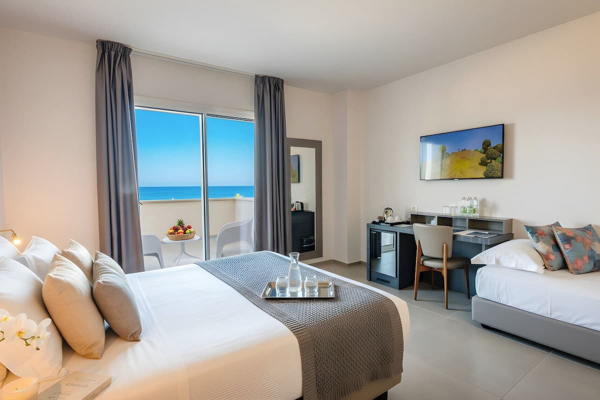 Deluxe-Dreibettzimmer, Terrasse, Meerblick