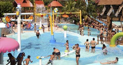 Swimming pool with heating temp 30º to 34º, Air Cond. WiFi, New House