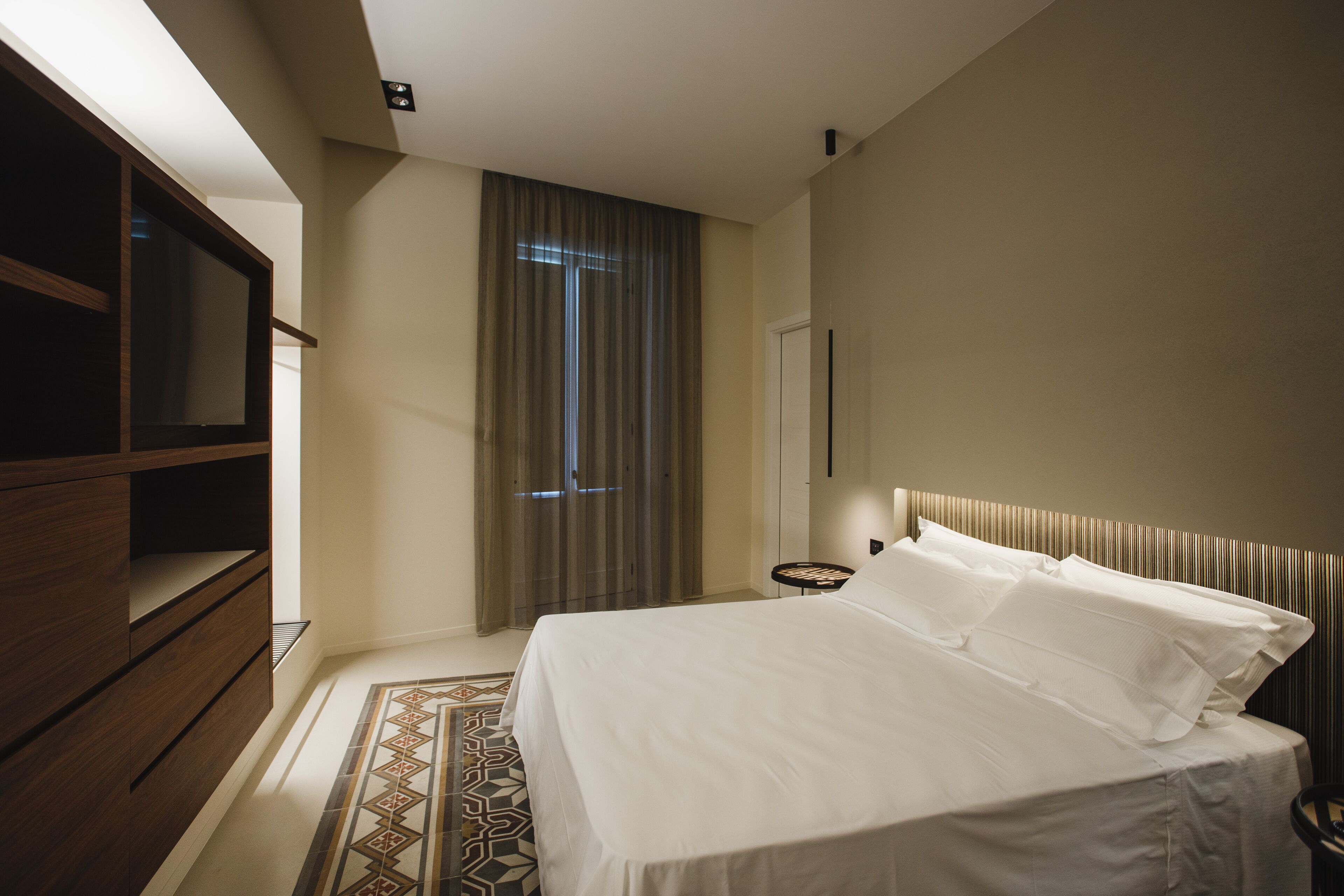junior studio suite | premium bedding, down duvets, pillow-top beds, minibar