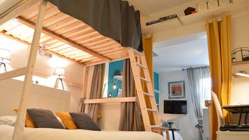 8 Schlafzimmer, Schreibtisch, Bügeleisen/Bügelbrett, kostenloses WLAN