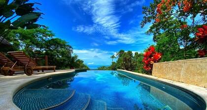 Ocean views and privacy above Uvita