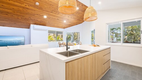 The Birubi Beach House 11 Campbell Ave Close to the beach pet friendly holiday home