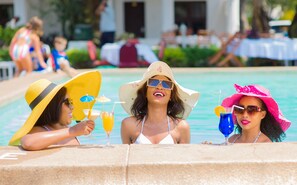 Kolam renang outdoor