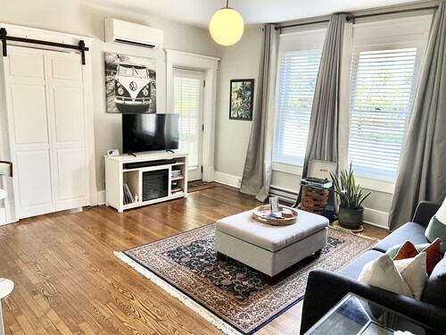 Near Belmont & VUMC · 1BR Sleeps 4 · 1920s Condo