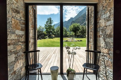 City-Center Villa with 24/7 Concierge Service