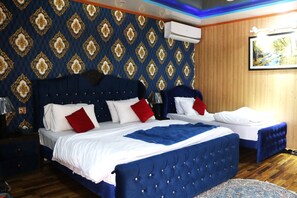 Deluxe Triple Room | Free WiFi, bed sheets - Shalimar Hotel And Restaurant (Skardu)