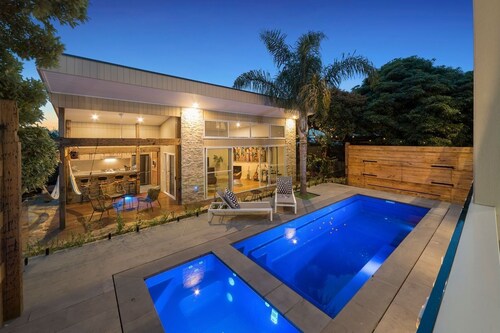 'Dahlia Views' - the ultimate family entertainer