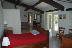 8 bedrooms, iron/ironing board, travel cot, free WiFi