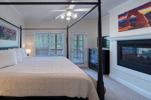 Alpine River Suites #401 - Cozy Riverfront Condo