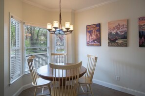 Dining - Alpine River Suite #401| 1 BR| Helen| on River (Helen)