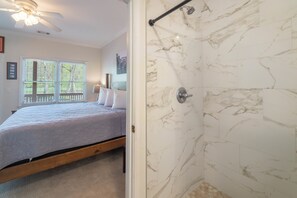 1 bedroom, WiFi, wheelchair access - Alpine River Suites #402 - Cozy Riverfront Condo (Helen)