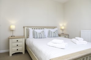 4 dormitorios, tabla de planchar con plancha, wifi gratis y ropa de cama