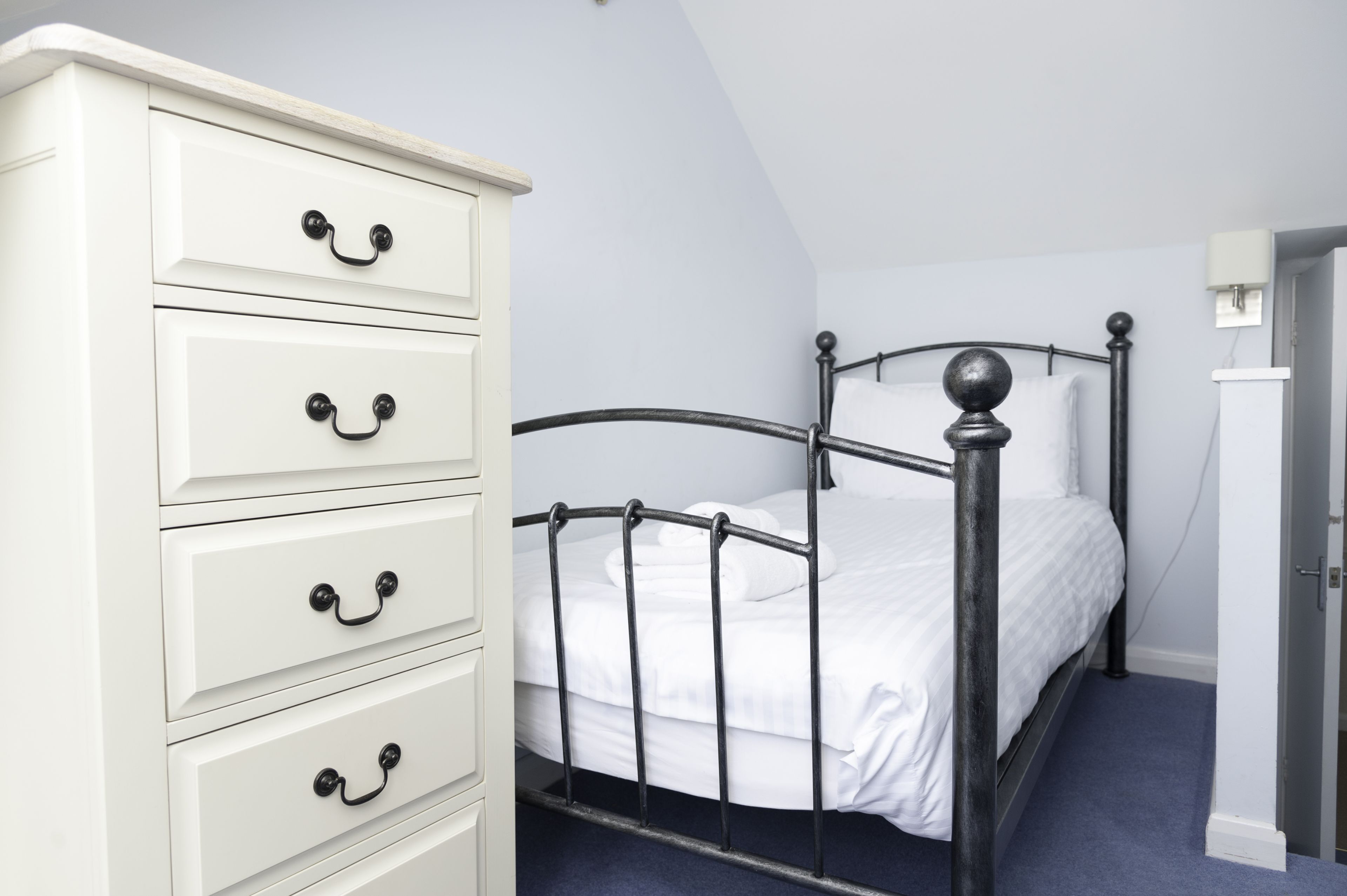 4 bedrooms, iron/ironing board, free WiFi, bed sheets