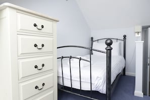 4 chambres, fer et planche à repasser, accès au Wi-Fi (inclus)