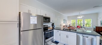 Alpine River Suites #502 - Cozy Riverfront Condo w/Overlooking River in Downtown