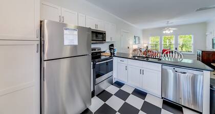 Alpine River Suites #502 - Cozy Riverfront Condo w/Overlooking River in Downtown