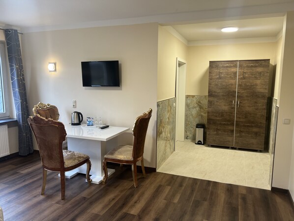 Chambre Triple Deluxe | Bureau, rideaux occultants, Wi-Fi gratuit, draps fournis