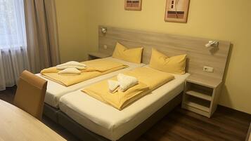 Bureau, rideaux occultants, Wi-Fi gratuit, draps fournis