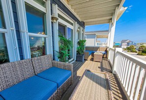 Terrace/patio - Treat Yo Self - Hot tub, Elevator and OCEAN VIEWS! (Surf City)