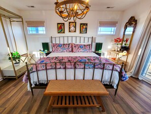 4 habitaciones, tabla de planchar con plancha, wifi y ropa de cama 