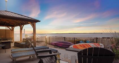 Beachfront Sunsets on the Water at Oakwood Beach