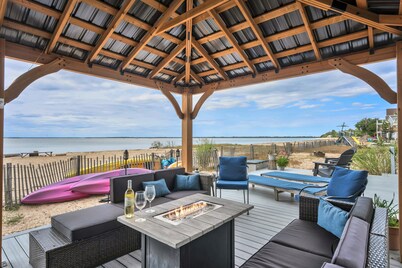 Beachfront Sunsets on the Water at Oakwood Beach