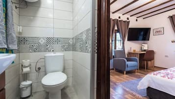 4 dormitorios, escritorio, tabla de planchar con plancha y wifi gratis