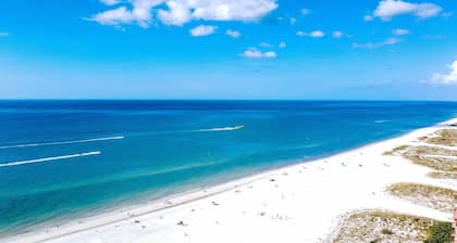 Clearwater Beach, Stunning 2/2.5, City View, 304