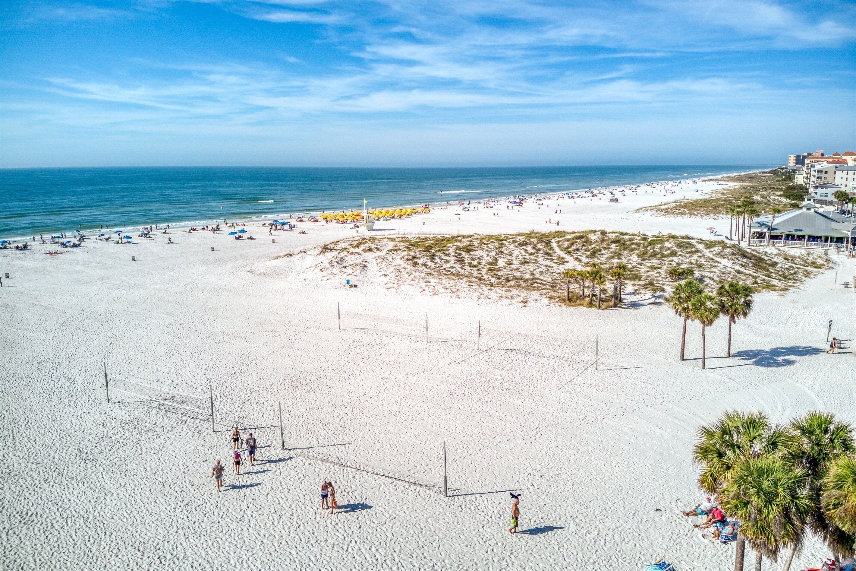 Plage, parasols