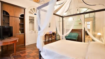 Elite Room | Desk, free WiFi