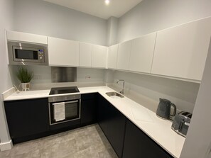 Deluxe Apartment, Accessible, Private Bathroom (Manhattan style apartment) | Private kitchen - Kempston Suites Liverpool Apartment 8 (Liverpool)