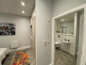 Deluxe Apartment, Accessible, Private Bathroom (Manhattan style apartment) | Bathroom - Kempston Suites Liverpool Apartment 10 (Liverpool)