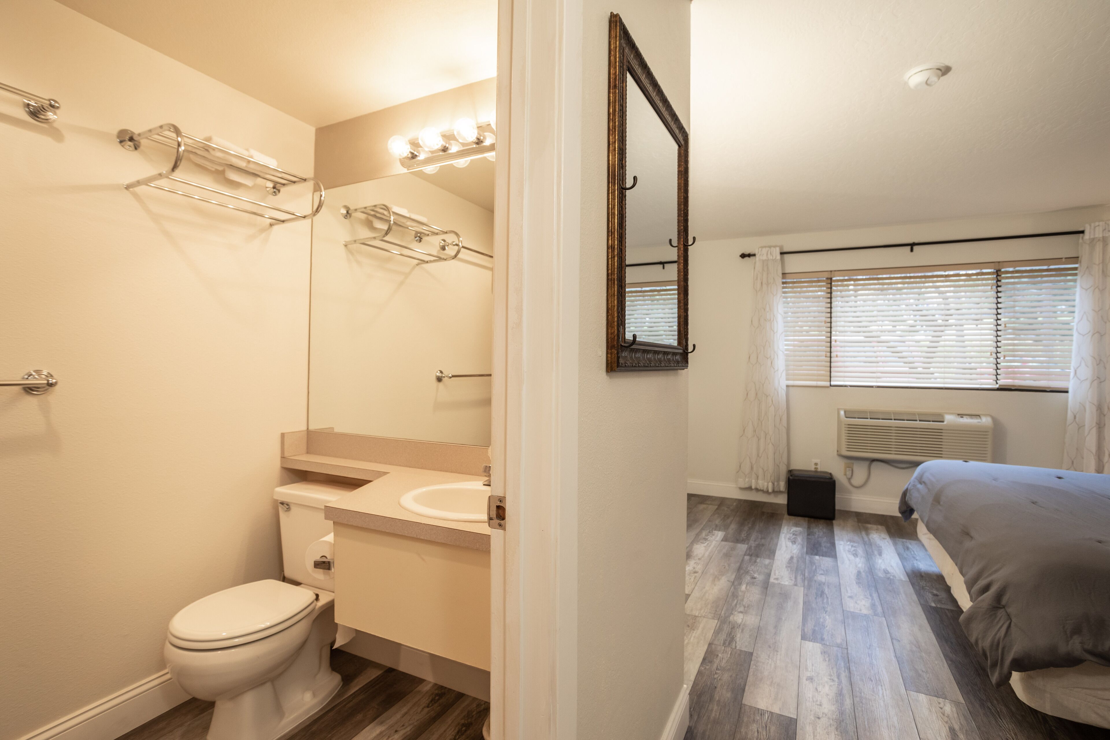 Badkar/dusch, hårtork och handdukar