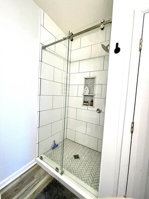 Douche, sèche-cheveux