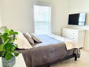 2 bedrooms, iron/ironing board, free WiFi