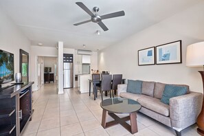 TV - Beach Club 2 Bedroom Penthouse 3131-2 Palm Cove (Palm Cove)