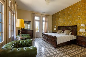 5 bedrooms, iron/ironing board, travel crib, free WiFi