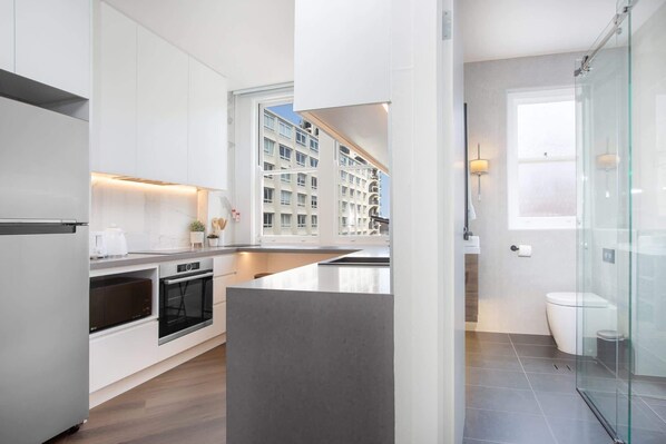 Fridge, microwave, oven, stovetop