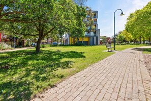 Property grounds - Executive and Spacious Apartment with Balcony (Sunshine)