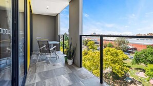 Interior - Executive and Spacious Apartment with Balcony (Sunshine)
