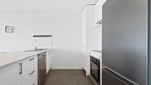 Coffee/tea maker, fridge, microwave, oven - Executive and Spacious Apartment with Balcony (Sunshine)