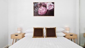2 bedrooms, iron/ironing board, WiFi, bed sheets - Executive and Spacious Apartment with Balcony (Sunshine)