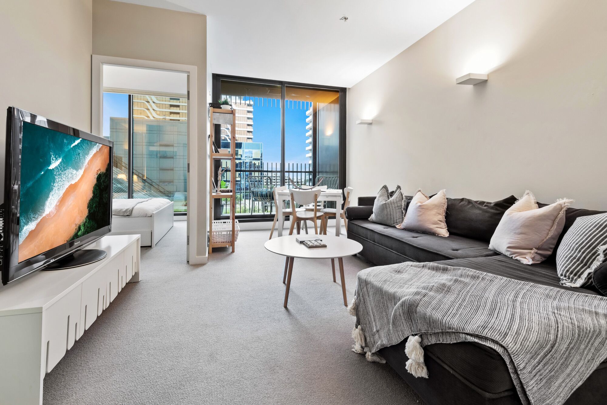 Stylish Apartment with Balcony, Great Amenities