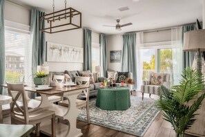 Smart TV, DVD player - Huge Family Beach Home! Near Beach! Dogs Welcome! (Gulf Shores)