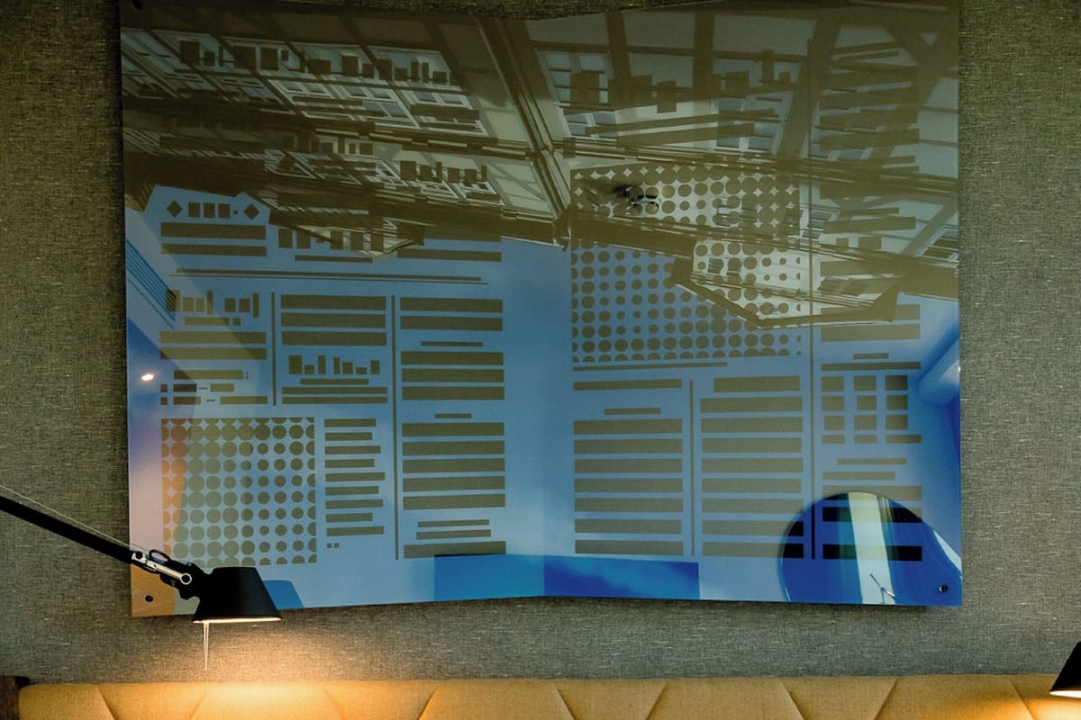 Desk, soundproofing, free WiFi, bed sheets