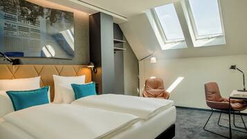 Escritorio, insonorización, wifi gratis y ropa de cama