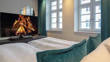 Habitación (SPECIAL ONE with a queen bed) | Escritorio, sistema de insonorización, wifi gratis y ropa de cama