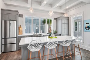 Fridge, microwave, stovetop, dishwasher